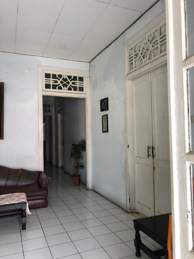 Oyo 90865 Hotel Kusuma Purwakarta Karawang Exterior foto